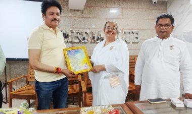 पत्रकारों को दिया तनावमुक्त जीवन के लिए राजयोग का संदेश, पत्रकारों को बांधी राखी