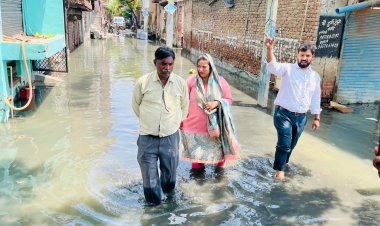 पूर्व पालिका अध्यक्ष रीना भाटी उतरीं गंदे पानी में, संगम पार्क के जलभराव पर अधिकारियों को 7 दिन का अल्टीमेटम