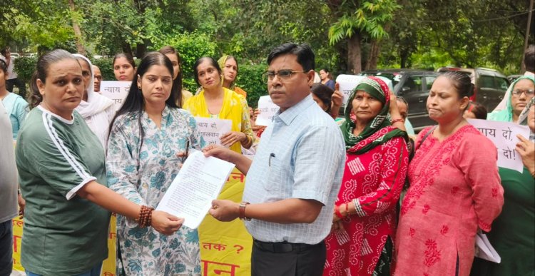 राखी पहलवान के समर्थन में सैकड़ों महिलाओं का प्रदर्शन, न्याय की मांग