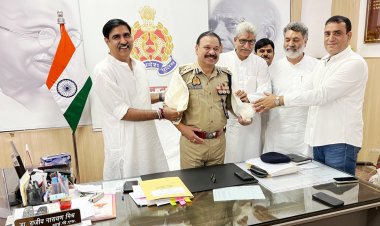 ज्वांईट कमिश्नर से मिला नोएडा ट्रांसपोर्ट संयुक्त मोर्चा प्रतिनिधि मंडल