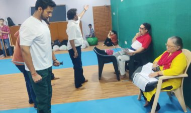 प्रसिद्ध नाटककार पद्मश्री डी पी सिन्हा लिखित नाटक 'कथा एक कंस की' का रिहर्सल नोएडा में