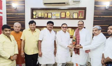 उपमुख्यमंत्री ब्रजेश पाठक को कराया शहर की स्वास्थ्य सेवाओं से अवगत