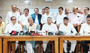 आवारा कुत्तों पर यूपी सरकार का सर्कुलर सुप्रीम कोर्ट के आदेशों का उल्लंघन: विजय गोयल