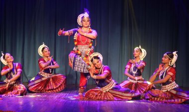 कलाकारों ने सुंदर प्रस्तुतियों से मोहा मन, कलाकारों को किया गया सम्मानित 