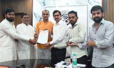 नवरात्रों में मीट की दुकानों को लेकर जिलाधिकारी को दिया ज्ञापन