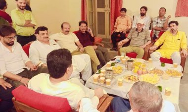 करवान ए अदब ने कसी कमर महफिल में चार चांद लगाने को जुटे पदाधिकारी