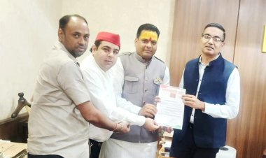 शहर की विभिन्न समस्याओं को लेकर नोएडा सीईओ से मिला सपा प्रतिनिधिमंडल