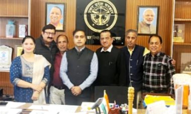 भारतीय सिंधु सभा उप्र के प्रदेश अध्यक्ष एवं सिंधी समाज ने की अपर आयुक्त जीएसटी ग्रेड1 से शिष्टाचार भेंट