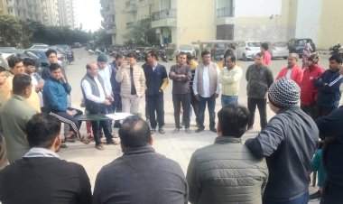 देविका गोल्ड होम्ज़ मे अवैध ad hoc AOA को हटाने लिए निवासीयो ने खोला मोर्चा