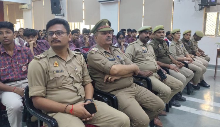 सरला चोपड़ा डीएवी पब्लिक स्कूल में पुलिस की पाठशाला का आयोजन