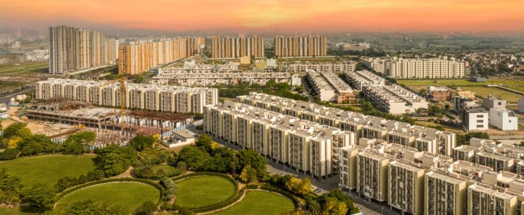 वेव सिटी के विकास कार्यों में आई तेजी