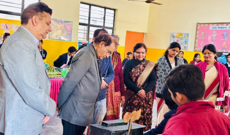 हस्त निर्मित प्रदर्शों की  प्रदर्शनी का हुआ आयोजन
