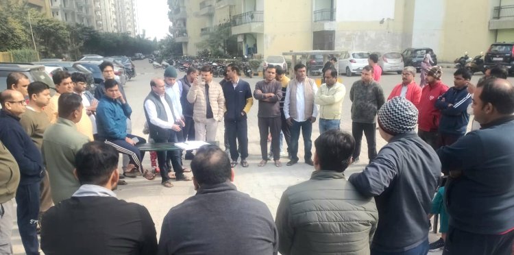 देविका गोल्ड होम्ज़ मे अवैध ad hoc AOA को हटाने लिए निवासीयो ने खोला मोर्चा