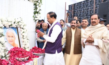 सांसद डा. महेश शर्मा की माताजी की शोक सभा में लोगों ने की श्रद्धांजलि अर्पित