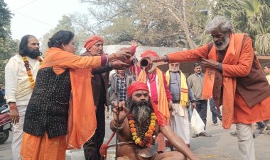 मंत्रोचारण के साथ 51 कलश से स्नान कराया नागा साधु माधव गिरी ने
