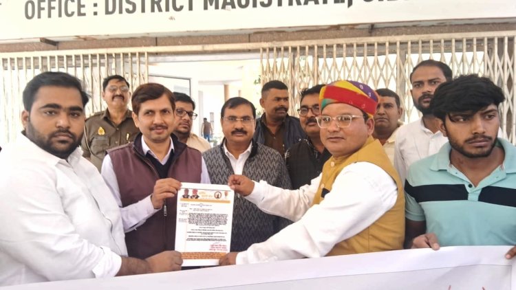 मंत्री संजय निषाद के विवादित बयान पर क्षत्रिय करणी सेना का हल्ला बोल, कलेक्ट्रेट में सौंपा ज्ञापन