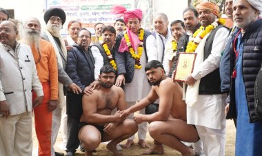 दिल्ली के यमुना तट पर कुश्ती का महाकुंभ ऐतिहासिक इनामी दंगल में दिखी अखाड़ा संस्कृति