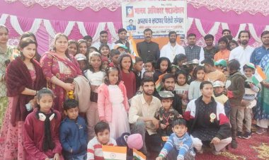 SDRK मानव अधिकार फाउंडेशन खोड़ा ने छोटे बच्चों के साथ मनाया गया 77वाँ गणतंत्र दिवस