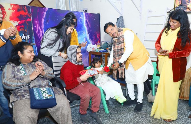 बसंत पंचमी पर फस्ट रिहैब सेंटर पहुंचे केंद्रीय मंत्री बीएल वर्मा