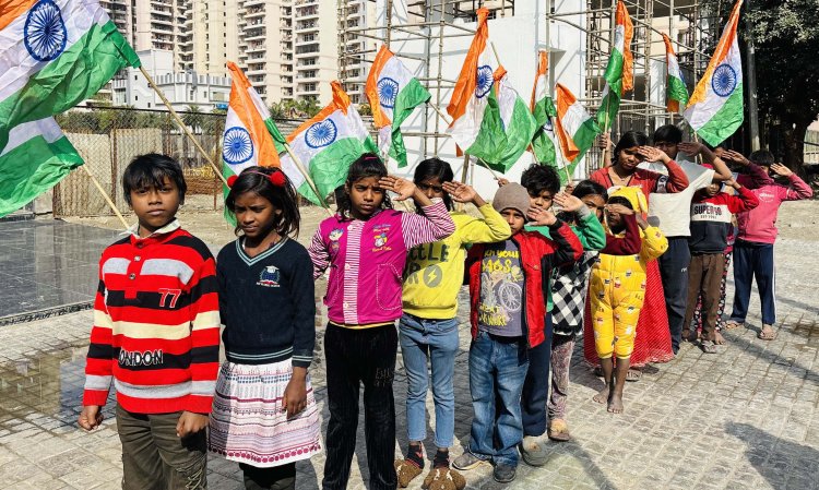 देशप्रेम के रंग में 77फ़ीट तिरंगे से रंगा चैलेंजर्स ग्रुप