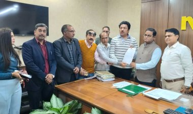 मीडिया कर्मियों की समस्याओं को लेकर नोएडा सीईओ से मिले मीडिया क्लब के पदाधिकारी