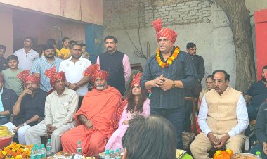 सतपाल यादव व शालिनी सिंह के संयुक्त तत्वाधान में कुश्ती अखाड़ो में कुश्ती मैट भेट किए गए