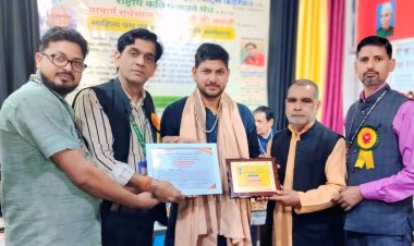 राष्ट्रीय कवि पंचायत मंच का कवि सम्मेलन संपन्न, कवि विवेक कुशवाह को मिला 'शब्दावली गौरवश्री सम्मान'
