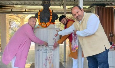 वीर सावरकर को हिन्दू महासभा ने दी भावभीनी श्रद्धांजलि, लिया अखंड हिन्दू राष्ट्र की स्थापना का संकल्प