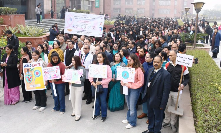 एमिटी विश्वविद्यालय में कैंसर जागरूकता पर निकाली रैली