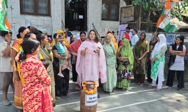 कालकाजी में LPG संकट के खिलाफ महिलाओं का जोरदार प्रदर्शन