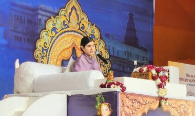 आज धर्म ऐसे संकट में है कि इंसान भगवान् को भी बांटकर अपना बंटवारा करने में लगा है : देवी चित्रलेखाजी