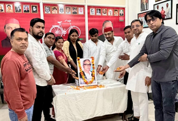 सपा नोएडा महानगर ने मनाई बाबू शिवदयाल चौरसिया जी की जयंती