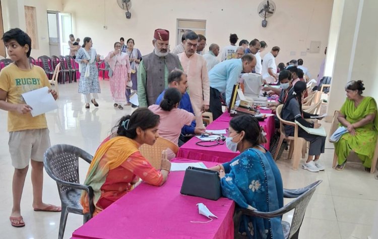 भाविप स्वर्णिम शाखा ने आरडब्ल्यूए 34 के सहयोग से लगवाया निःशुल्क स्वास्थ जांच शिविर