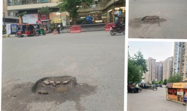 सेंट्रल मार्केट सेक्टर 119 के सामने सड़क में बना गड्ढा किस दुर्घटना का कर रहा इंतजार