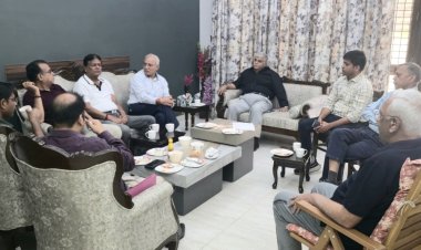 विद्युत आपूर्ति से संबंधित समस्याओं पर यूपीपीसीएल के अधिकारियों की चर्चा