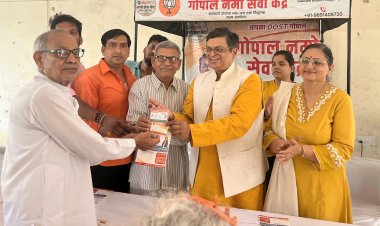 राष्ट्रीय प्रवक्ता के हाथों से आयुष्मान और ई-श्रम कार्ड पाकर खिल उठे ग्रामीणों के चेहरे 