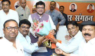 उत्तर प्रदेश उद्योग व्यापार संगठन के जिला अध्यक्ष संजय गोयल ने राष्ट्रीय अध्यक्ष एवं प्रदेश अध्यक्ष से की शिष्टाचार भेंट