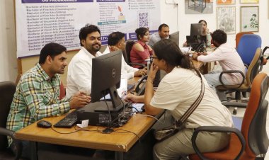 हेल्प डेस्क पर मिल रही सुपवा में दाखिले की जानकारी, डिजाइन फैकेल्टी में चल रहा एडमिशन हेल्प डेस्क