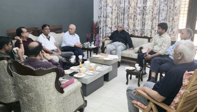 विद्युत आपूर्ति से संबंधित समस्याओं पर यूपीपीसीएल के अधिकारियों की चर्चा