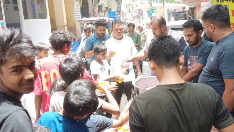 गंगे दशहरा के पावन अवसर पर किया गया शरबत वितरण 