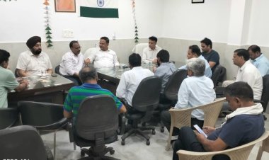 आरडब्ल्यूए 55 एवं प्राधिकरण अधिकारियों की बैठक सौहार्दपूर्ण वातावरण में संपन्न