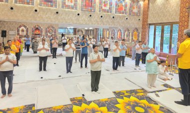 अग्रवाल मित्र मंडल संस्था ने कराया सामूहिक योगाभ्यास