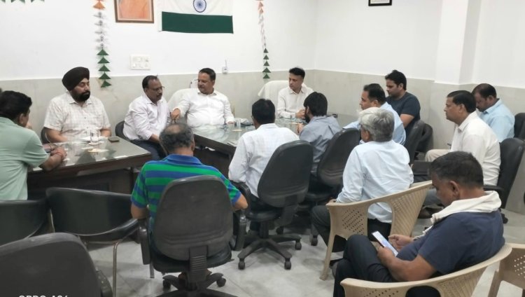 आरडब्ल्यूए 55 एवं प्राधिकरण अधिकारियों की बैठक सौहार्दपूर्ण वातावरण में संपन्न
