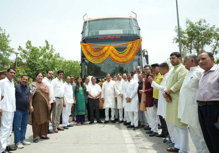 सीएम योगी ने दिखाई इलेक्ट्रिक बसों को हरी झंडी