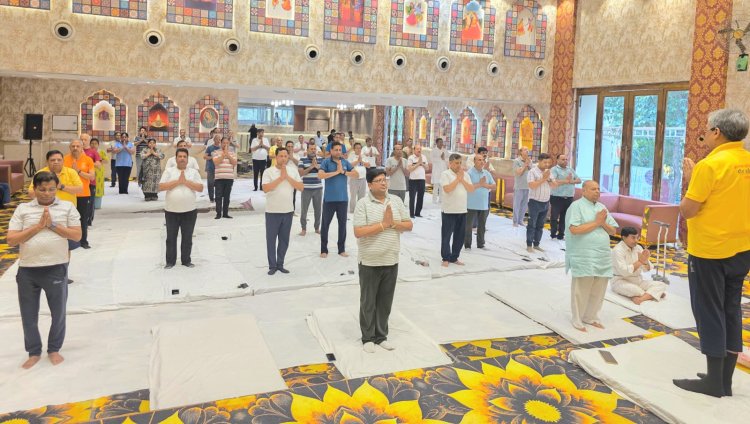 अग्रवाल मित्र मंडल संस्था ने कराया सामूहिक योगाभ्यास