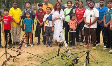 नोएडा में खेल क्रांति को नई गति, अजीत कुमार सिंह आर्चरी एकेडमी पहुंचीं शालिनी सिंह