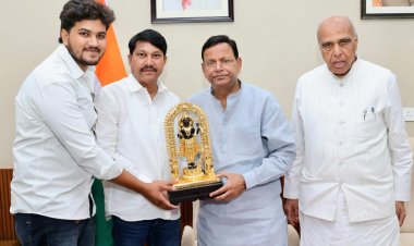 केंद्रीय राज्य वित्त मंत्री पंकज चौधरी से मिले भाजपा नेता अख्तर खान